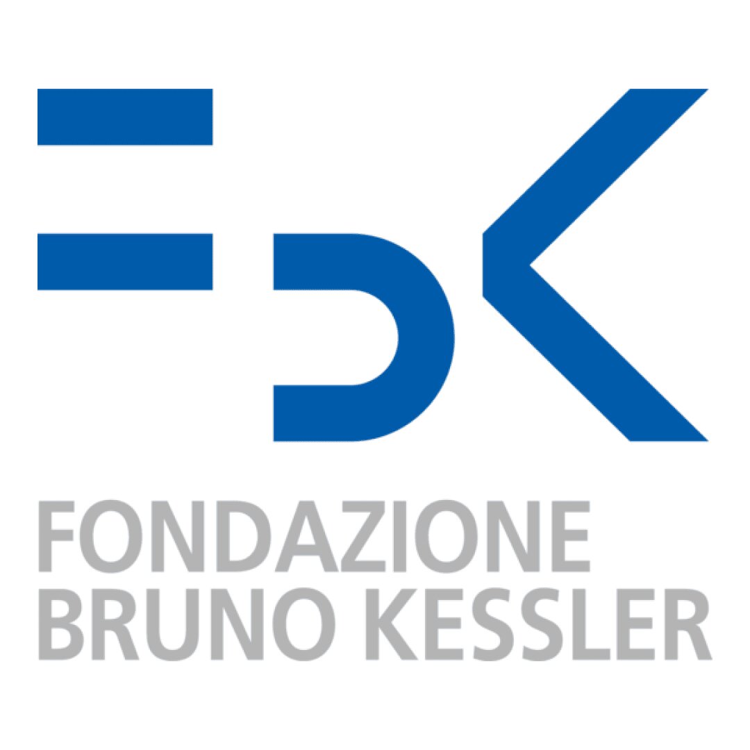 Blaue stilisierte Initialen FBK über dem grauen Text Fondazione Bruno Kessler auf weißem Hintergrund.