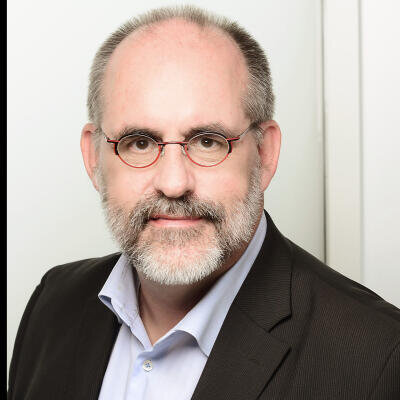 Dr. Bernd Burchard